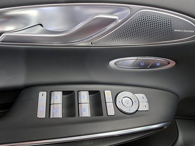 2024 Genesis GV70 thumbnail 14