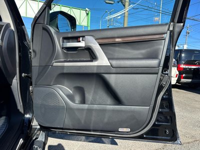 TOYOTA LAND CRUISER 200 - 9