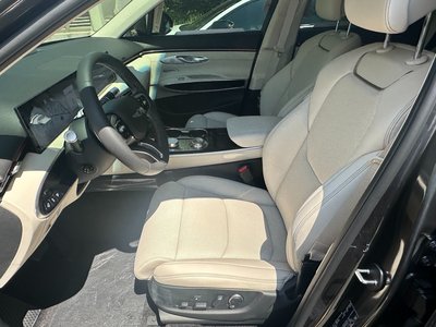 2025 Genesis GV70 — миниатюра 17