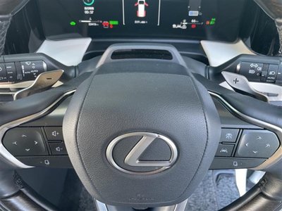 LEXUS LM - 3
