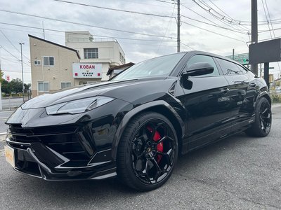 LAMBORGHINI URUS - 4