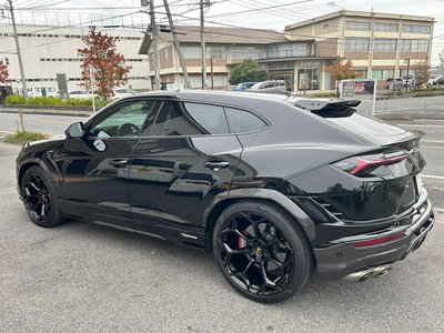 LAMBORGHINI URUS - 7