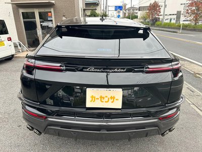 LAMBORGHINI URUS - 10