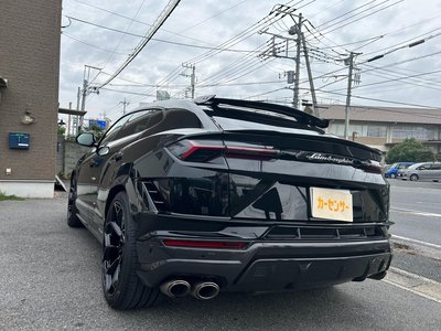 LAMBORGHINI URUS - 8