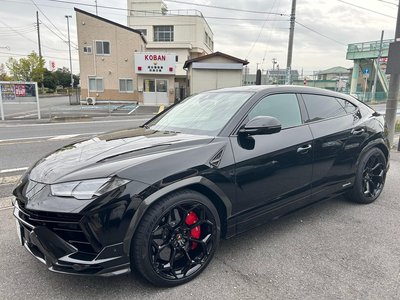 LAMBORGHINI URUS - 5