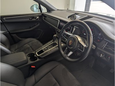 2021 Porsche MACAN thumbnail 12