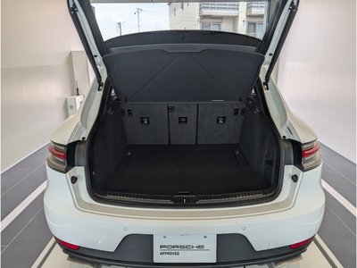 2021 Porsche MACAN thumbnail 11