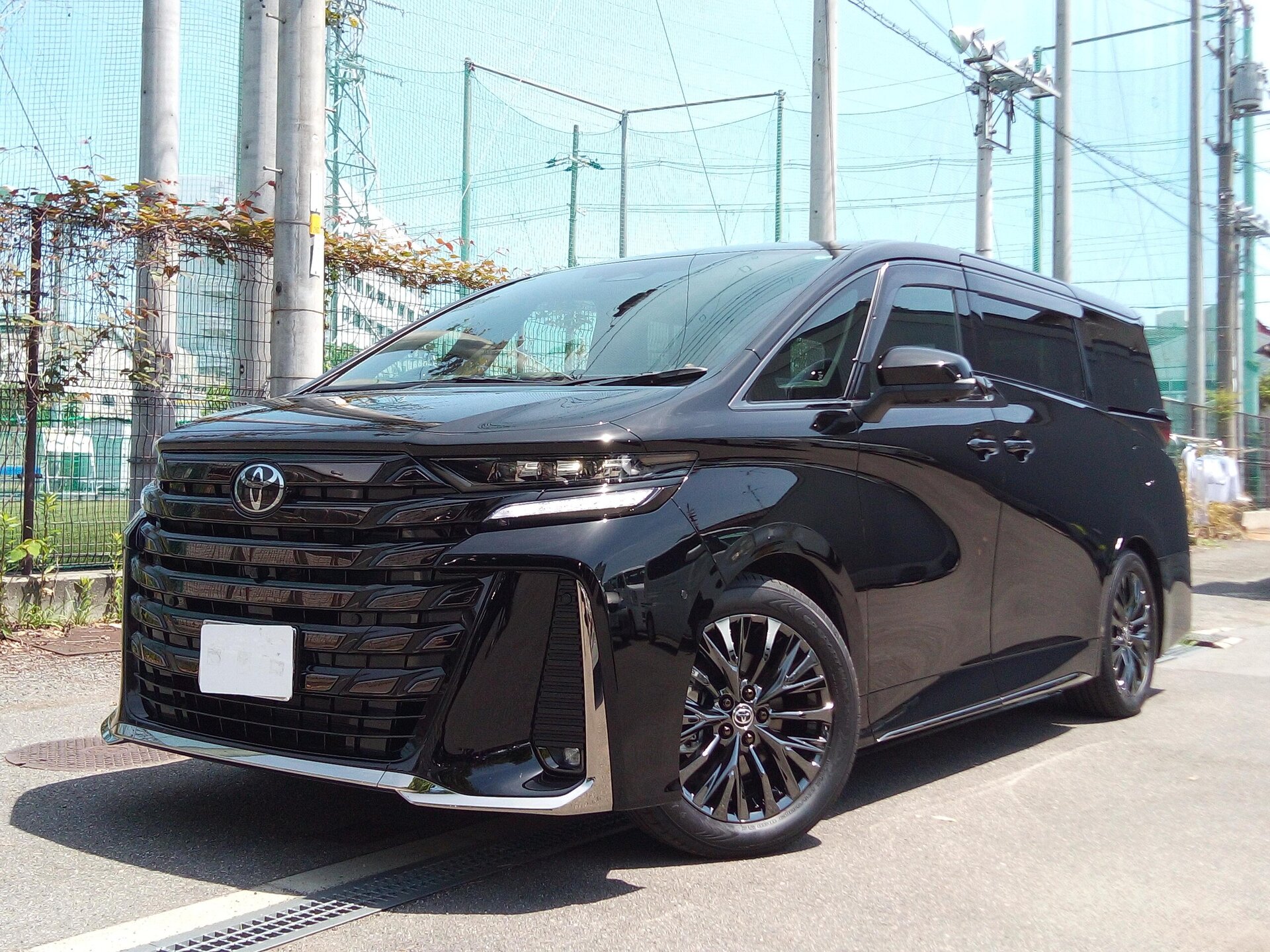 TOYOTA VELLFIRE - View 1