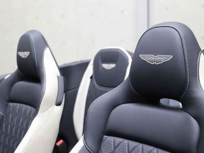 ASTON MARTIN DB12 VOLANTE - 9