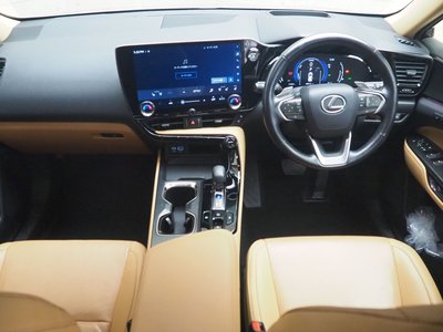 صورة 10 لـ 2023 Lexus NX