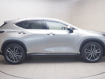 صورة 7 لـ 2023 Lexus NX