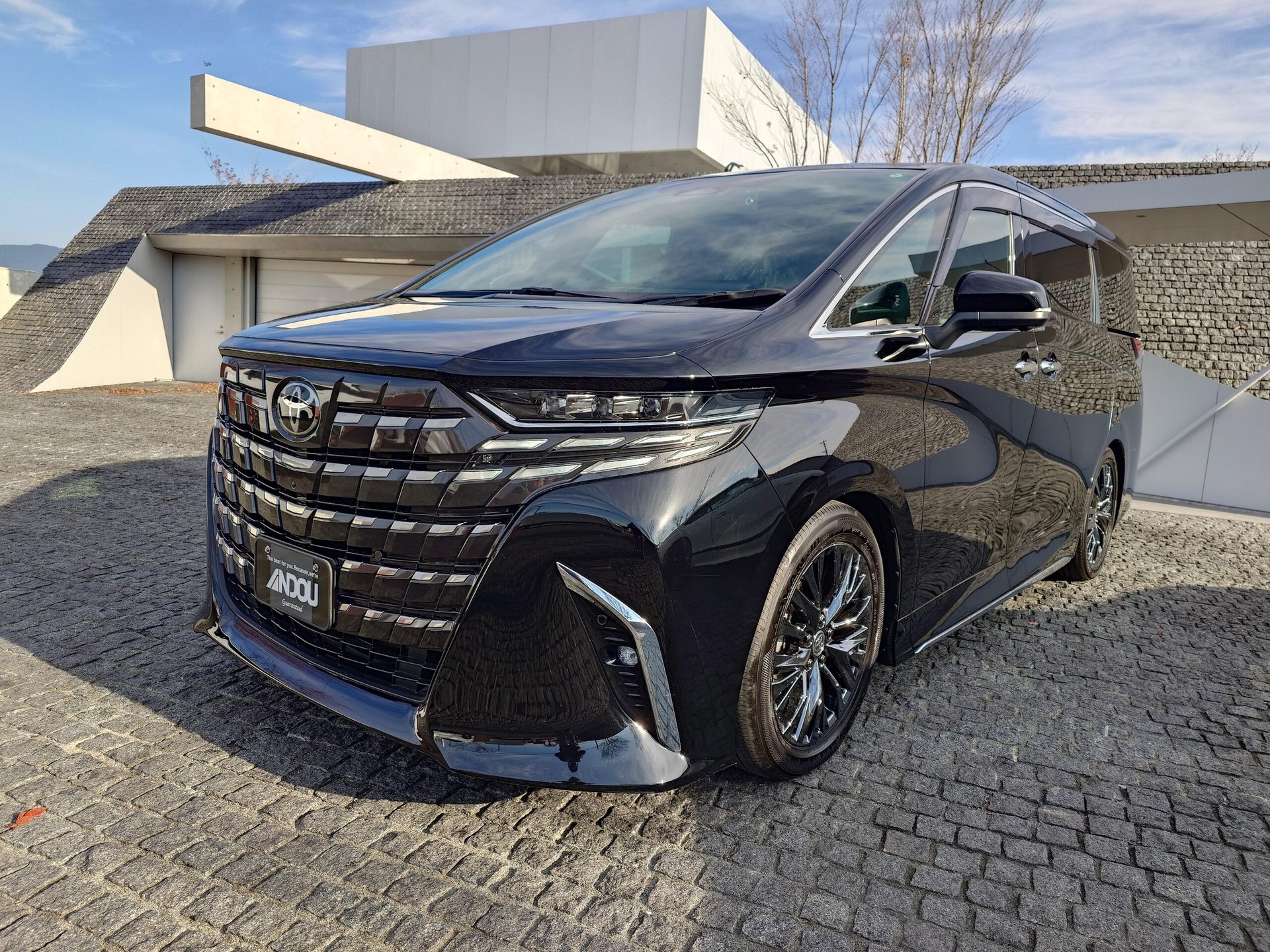 TOYOTA ALPHARD - View 1