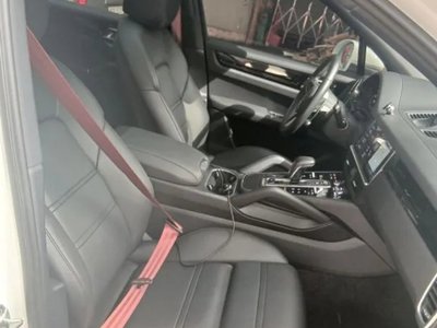 صورة 10 لـ 2020 Porsche CAYENNE