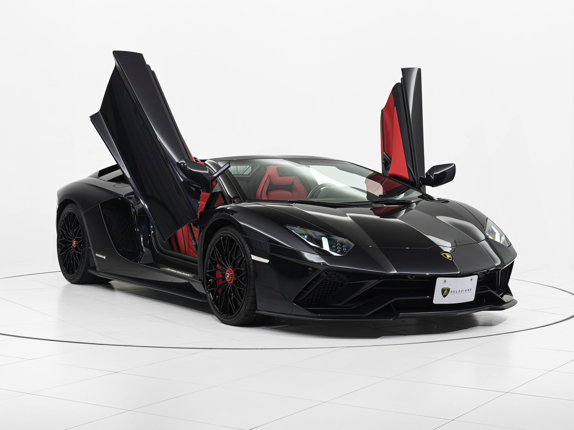 LAMBORGHINI AVENTADOR ROADSTER - View 1