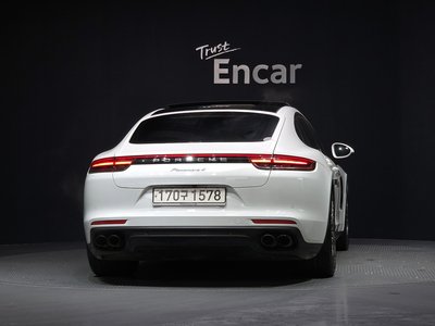 PORSCHE PANAMERA - 3
