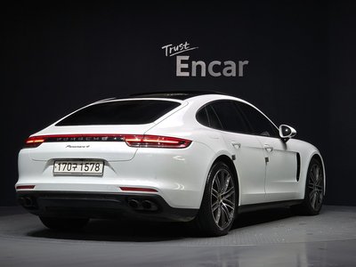 PORSCHE PANAMERA - 4