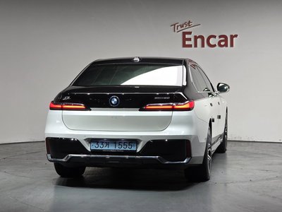 BMW I7 - 4