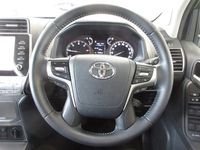 TOYOTA LAND CRUISER PRADO - 9