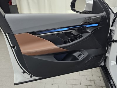 2025 BMW 5 SERIES thumbnail 14