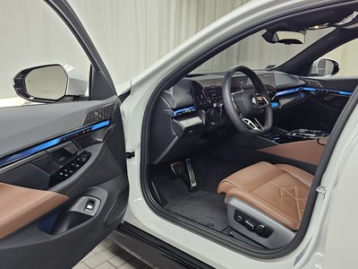 2025 BMW 5 SERIES thumbnail 13