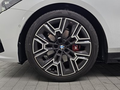 2025 BMW 5 SERIES — фото 6