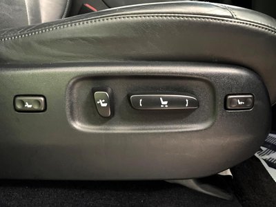 2016 Lexus LX thumbnail 38