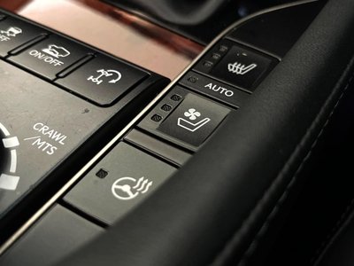 2016 Lexus LX thumbnail 66
