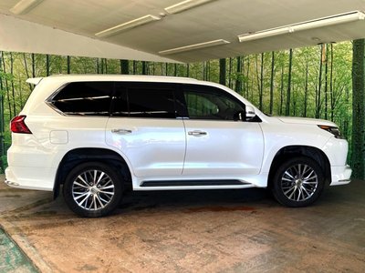 2016 Lexus LX thumbnail 27