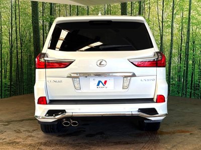 2016 Lexus LX thumbnail 17