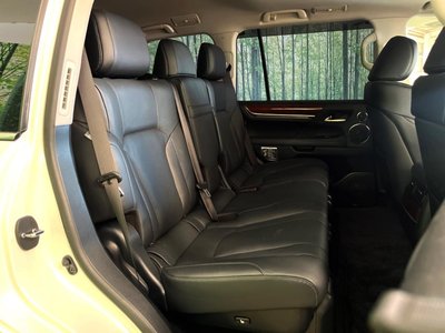 2016 Lexus LX photo 10