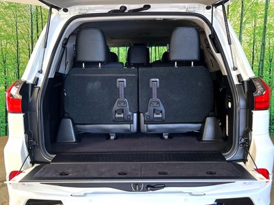 2016 Lexus LX thumbnail 41