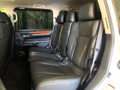 2016 Lexus LX thumbnail 33