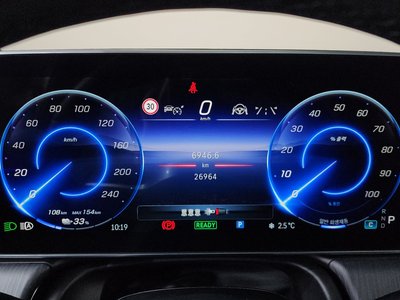 MERCEDES-BENZ EQE - 8