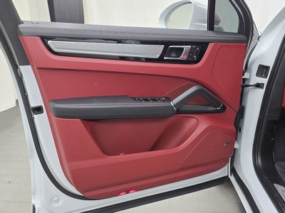 2023 Porsche CAYENNE thumbnail 14