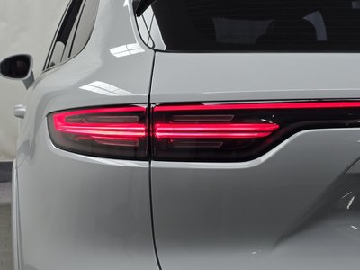 2023 Porsche CAYENNE photo 10