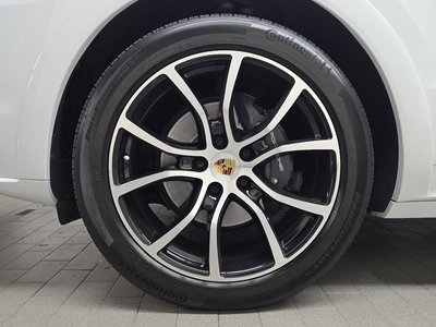 2023 Porsche CAYENNE photo 6
