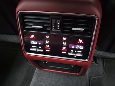2023 Porsche CAYENNE thumbnail 31