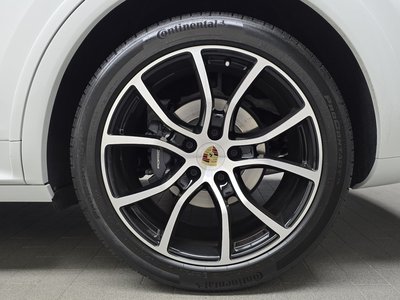 2023 Porsche CAYENNE photo 8