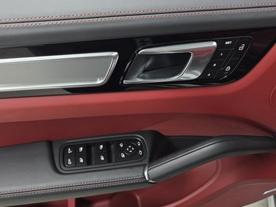 2023 Porsche CAYENNE thumbnail 25