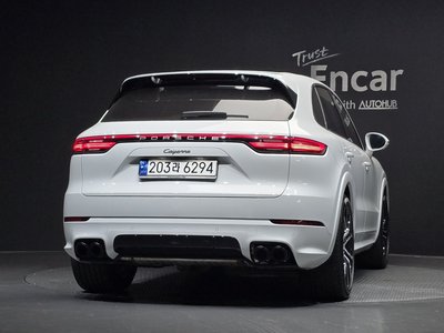 2023 Porsche CAYENNE photo 4