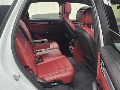 2023 Porsche CAYENNE thumbnail 17