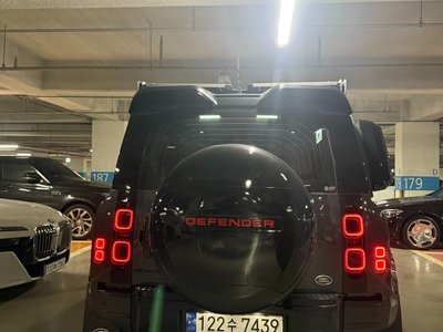 LAND ROVER DEFENDER - 10
