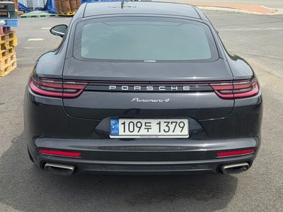 PORSCHE PANAMERA - 3