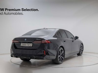 2026 BMW 5 SERIES photo 4