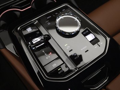 2026 BMW 5 SERIES photo 10