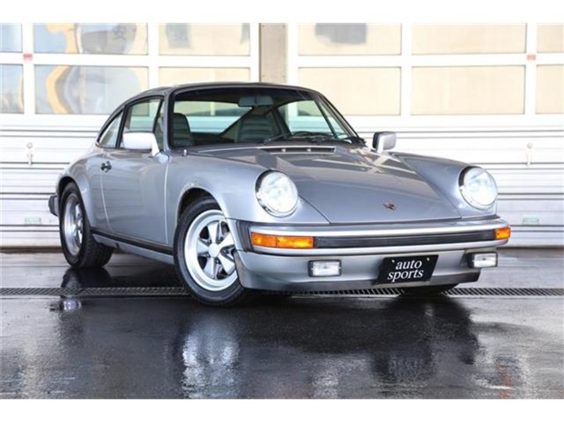 PORSCHE 911 - View 1