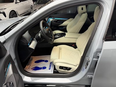 2025 BMW 5 SERIES — миниатюра 14