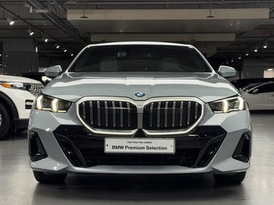 2025 BMW 5 SERIES 照片 2