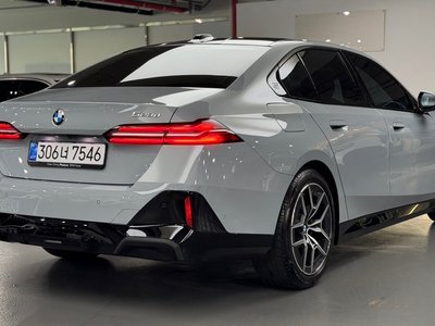 2025 BMW 5 SERIES 照片 5
