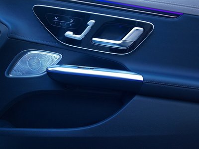 MERCEDES-BENZ EQE AMG - 10